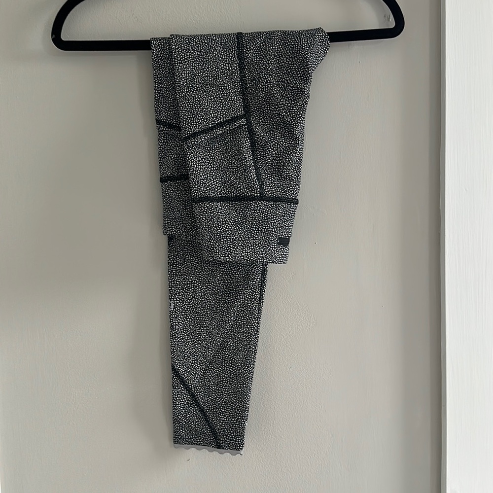 Cropped Lulu lemon leggings.